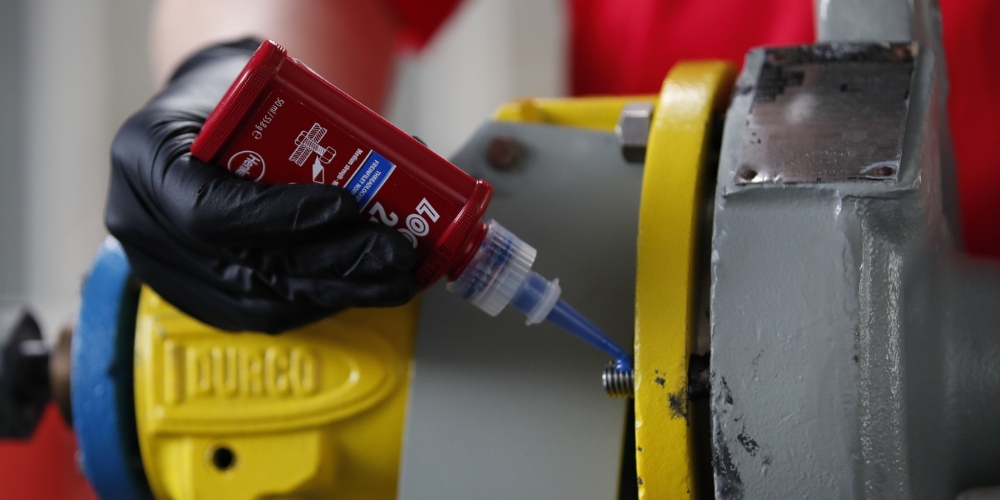 Tecnología anaeróbica fijación de roscas con LOCTITE: cómo evitar fallos críticos en tornillería