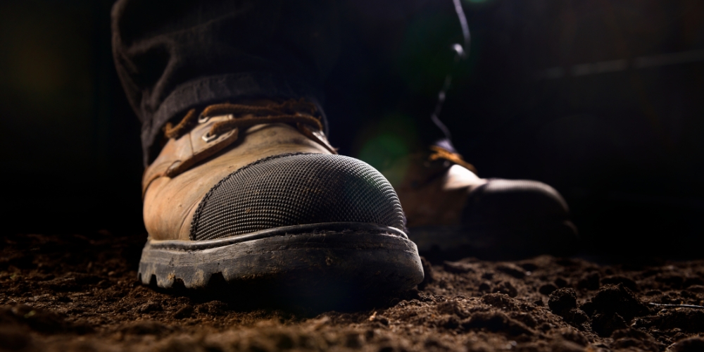 Modelos con plantilla antiperforación y suela SRC en exterior seco